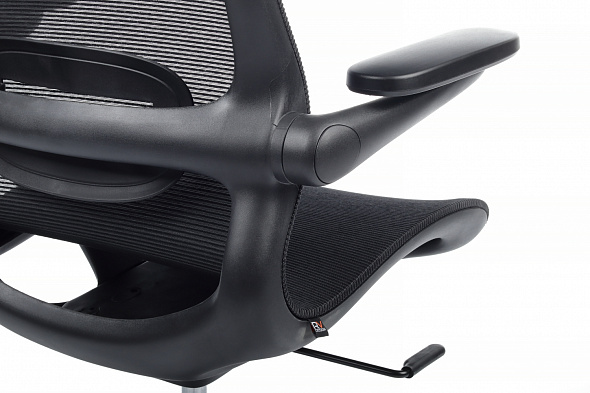 Кресло Miller (YSJ-300), Черный пластик/Черная сетка